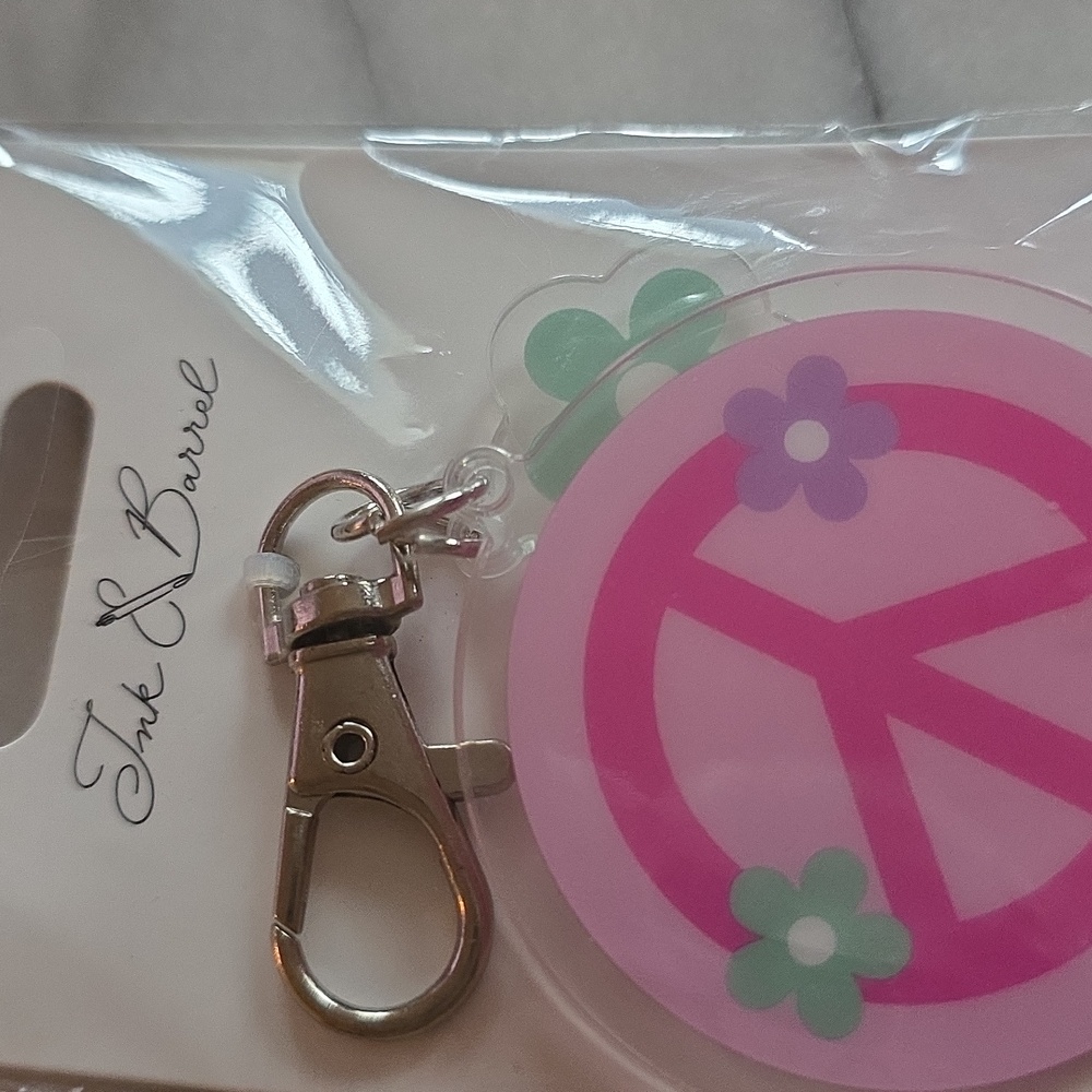 NWT Ink & Barrel โฎ๏ธ Peace Sign Charm Dangle! 2/$15 Or 3/$20! - Picture 4 of 5